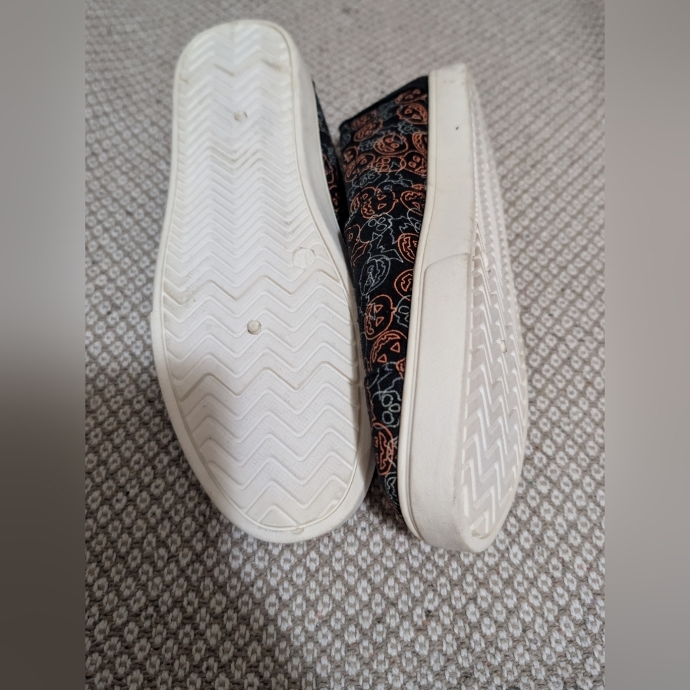Tommy Bahama Halloween Themed Slip-On Shoes Memory Foam Glow In The Dark - Picture 8 of 9